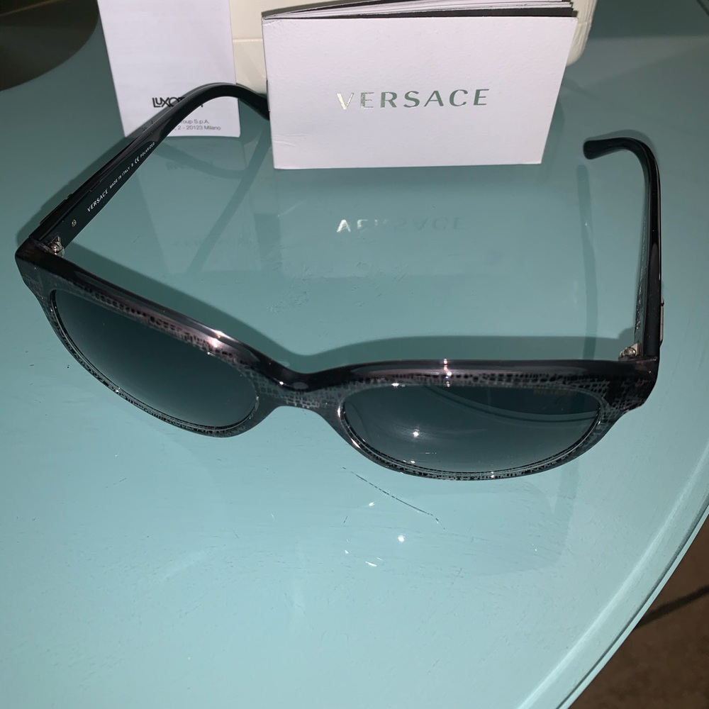 - Versace sunglasses woman